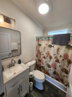 Sunny Retreat-Near Beach-Pickleball-Heated Pool! - Fort Myers Beach - 2