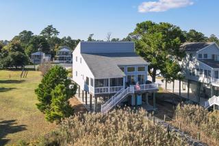 Return - Waterfront with boat dock! - 9