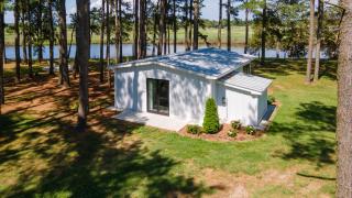 The Porter's Barn - fancy little waterfront home with deep-water boat dock and firepit - New Church - 8