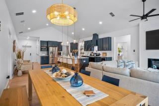Serene Canal Escape - Heated Pool, Private Dock, Game Room - Palm Coast - 3