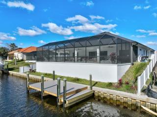 Serene Canal Escape - Heated Pool, Private Dock, Game Room - Palm Coast - 7