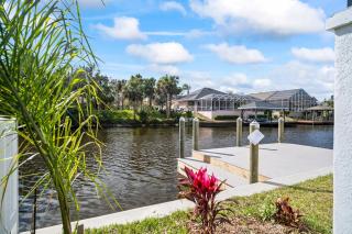 Serene Canal Escape - Heated Pool, Private Dock, Game Room - Palm Coast - 4