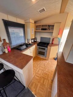 3 Bedroom 8 Berth cosy static family caravan - Rhyl - 4