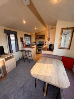 3 Bedroom 8 Berth cosy static family caravan - Rhyl - 3