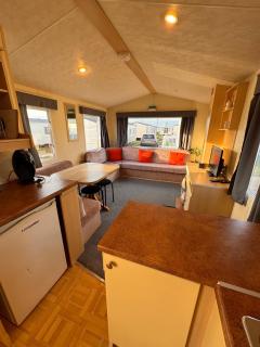3 Bedroom 8 Berth cosy static family caravan - Rhyl - 7