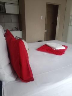 Rasesa Guesthouse - Soshanguve - 4