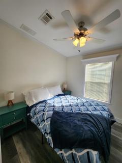 Sunny Gulf Coast Getaway-Near Beach-Shared Pool! - Fort Myers Beach - 6