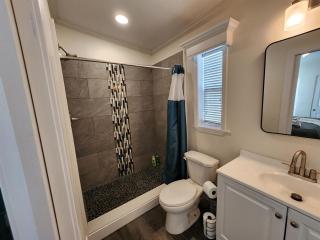 Sunny Gulf Coast Getaway-Near Beach-Shared Pool! - Fort Myers Beach - 4