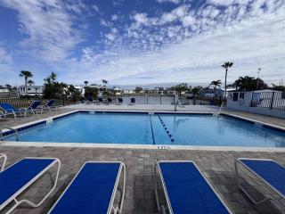 Sunny Gulf Coast Getaway-Near Beach-Shared Pool! - Fort Myers Beach - 1