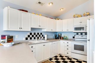 Steps to Beach Emerald Isle Home with Deck! - Emerald Isle - 4