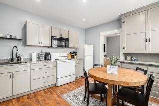 Remodeled Mins to Beach & Downtown Downstairs - Michigan City - 9