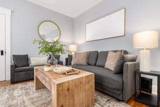 Remodeled Mins to Beach & Downtown Downstairs - Michigan City - 2