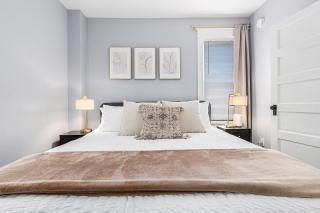 Remodeled Mins to Beach & Downtown Downstairs - Michigan City - 1