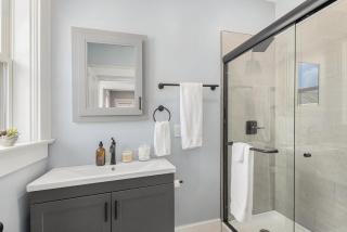 Remodeled Washer Dryer Mins to Beach & Downtown - Michigan City - 4