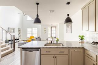 Stylish Living in Vibrant Frisco - Frisco - 2