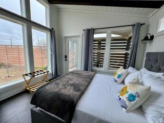 The Tiny Treasure with Pool and Hot Tub - 7