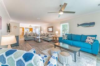 ACROSS FROM THE BEACH & DUNES HOUSE | FREE GOLF - Hilton Head Island - 0