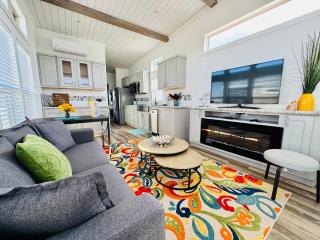 The Tiny Tejas with Pool and Hot Tub - Austin - 6