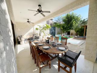 Luxury House Tomanoa - 10pers - 4rooms - Pool - HotJacuzzi - Speed Wifi -waterfall - 3