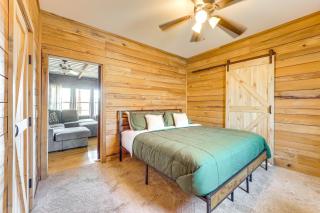 Peaceful Cabin with Mtn Views and Grill in Altoona! - - 2
