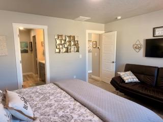 The VILLAGE WALK at Sunset Arch - 4 bedroom sleeps 1 to 11 - 2