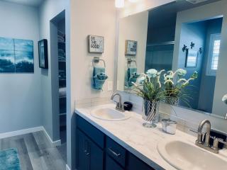 The VILLAGE WALK at Sunset Arch - 4 bedroom sleeps 1 to 11 - 1