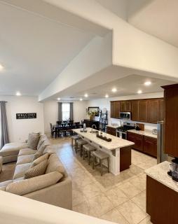 6 Bedroom Desert Retreat - 0