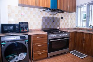 Private Room 5G Wifi Work Desk Fridge - Sangotedo - 8