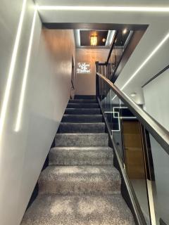 SK Stays Modern Luxury Home With Jacuzzi Bath & Cinema Room - Shipley - 4