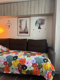 Bed setting room in Galeries Lafayette street - París - 7