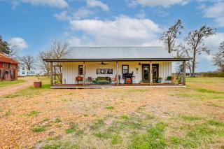 Large Yard and Pond Fayetteville Rural Retreat - 9