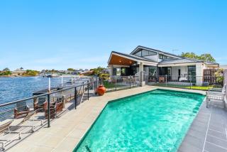 Ocean Starr - Glorious views of the Clarence - Yamba - 0
