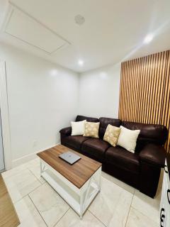 Cozy & Private Studio - Easy Access to PBI & I-95 - Free Wifi - 8