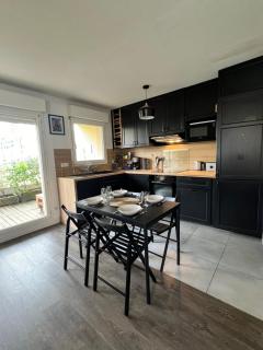 Talence, near Bordeaux - Parking, Terrace, Sleeps 6 - 8