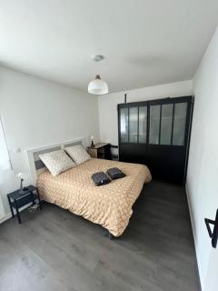 Talence, near Bordeaux - Parking, Terrace, Sleeps 6 - 9