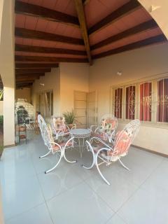 Casa AMPLIA CON PATIO Y COCHERA - Nemby - 0