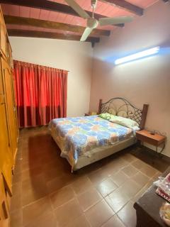 Casa AMPLIA CON PATIO Y COCHERA - Nemby - 9