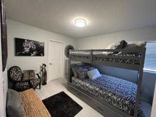 Las Vegas-Henderson, Nevada-Luxury Dream Home, Private Pool & Spa, sleeps 16 - 9