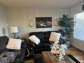 Las Vegas-Henderson, Nevada-Luxury Dream Home, Private Pool & Spa, sleeps 16 - 1