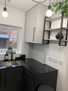 Stylish comfortable home with free parking - Manchester - 2