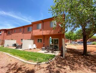 Pool & Hot Tub Close to hiking trails in Kanab - 1