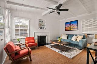 Seaside 1BR Steps to Windansea Beach & Peek Views - San Diego - 0