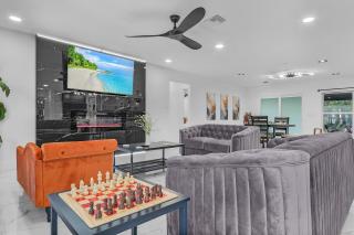 Rare 3 Bedroom House, 5 minutes drive to beach, Events Permitted - 7