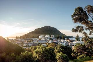 Oceanside Bliss - Absolute Beachfront - Uninterrupted Ocean Views with Pool - Mount Maunganui - 2