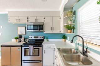 Pensacola Cottage - King Bed - Mins from Beaches & Downtown - Pensacola - 4
