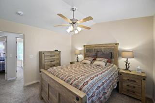 Vista Townhome Sleeps 6 pool hot tub and gym - 9