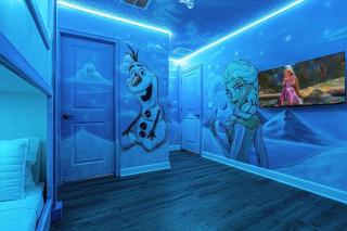 9052SD Newly Furnished 9BR Villa Steps from Clubhouse - 8