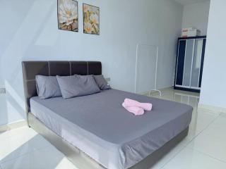 SkyHabitat Near JBCC 5 mins JB Sentral - 5 pax - 3
