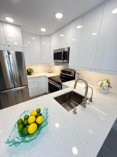 85" TV, Elegant Naples Escape at World Tennis Club, Beach 4mi, Sauna, Heated Pools, Sauna, Hot tub - 5