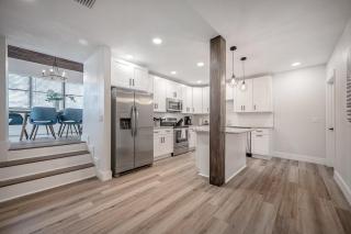 701 W Indiana Ave - 9
